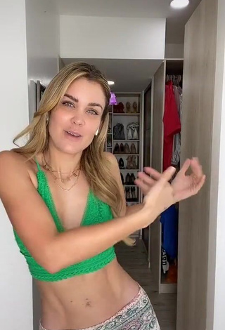 3. Hottie Verónica Montes Shows Cleavage in Green Crop Top