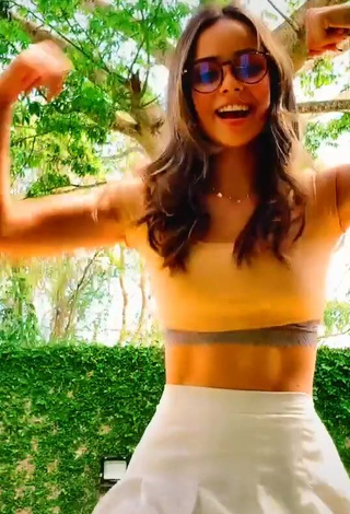 1. Desirable Alana Lliteras Shows Cleavage in Crop Top