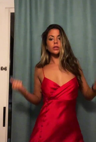 4. Hot Alba López Shows Cleavage in Red Dress