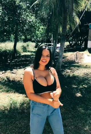 3. Sweetie Allana Vasconcelos Shows Cleavage in Crop Top and Bouncing Big Boobs