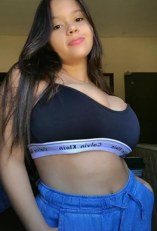 1. Desirable Allana Vasconcelos Shows Cleavage in Crop Top