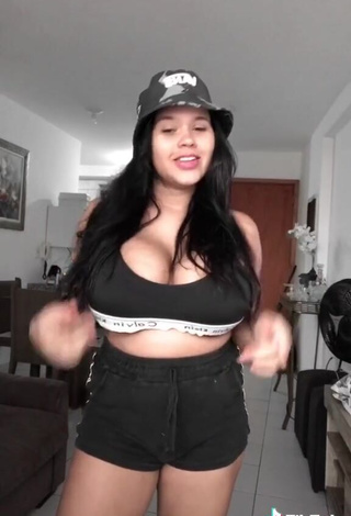 4. Hottie Allana Vasconcelos Shows Cleavage in Black Crop Top and Bouncing Big Boobs