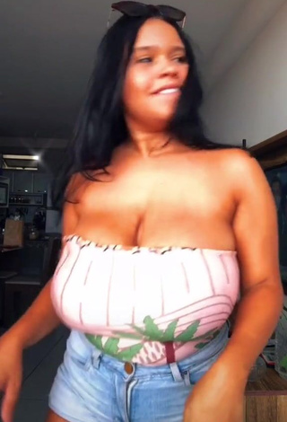 4. Allana Vasconcelos Shows her Nice Cleavage and Bouncing Big Breasts