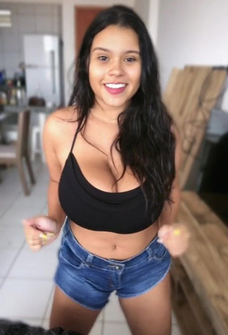 Seductive Allana Vasconcelos Shows Cleavage in Black Crop Top and Bouncing Big Breasts