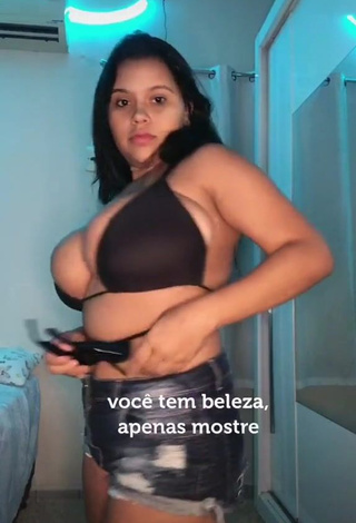 4. Allana Vasconcelos Demonstrates Sweetie Cleavage (Side Boob)