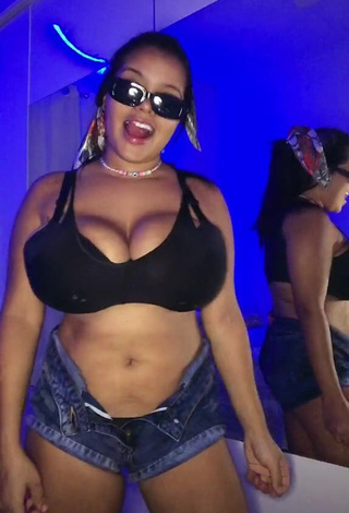 1. Pretty Allana Vasconcelos Shows Cleavage in Black Crop Top and Bouncing Big Boobs