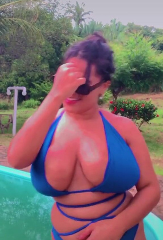 3. Hottie Allana Vasconcelos Shows Cleavage in Blue Bikini at the Swimming Pool and Bouncing Big Breasts