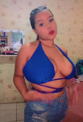 1. Desirable Allana Vasconcelos Shows Cleavage in Blue Bikini Top