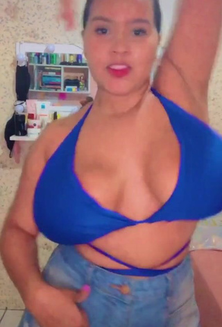 4. Sexy Allana Vasconcelos Shows Cleavage in Blue Bikini Top and Bouncing Big Breasts