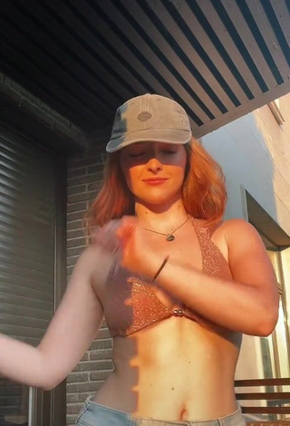 3. Sexy Amaia Amunarriz Shows Cleavage in Brown Bikini Top and Bouncing Breasts (Underboob)