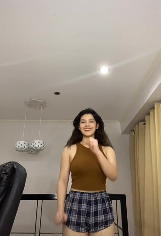 3. Hot Angela Balagtas in Brown Crop Top and Bouncing Boobs