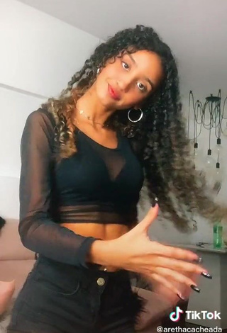 Sweetie arethecacheada Shows Cleavage in Crop Top