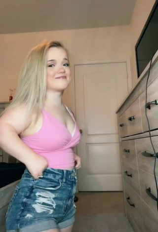 1. Desirable Cassandra Mae Davis Shows Cleavage in Pink Crop Top