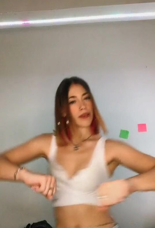 Amazing Dahiana Méndez Shows Cleavage in Hot White Crop Top and Bouncing Tits