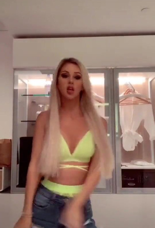 1. Sexy Brooklyn Elliott Shows Cleavage in Light Green Bikini Top and Bouncing Tits