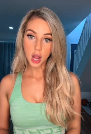 3. Cute Brooklyn Elliott Shows Cleavage in Green Sport Bra