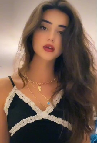 Hot Efsa Özgür Shows Cleavage