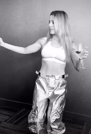 3. Hot Ellie Goulding in White Crop Top