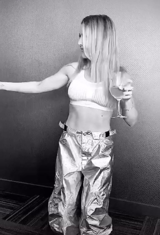 4. Hot Ellie Goulding in White Crop Top