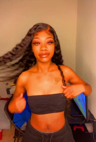 Hot Essieebaee Shows Cleavage in Black Tube Top