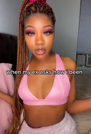 Sweetie Essieebaee Shows Cleavage in Pink Crop Top