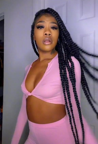 1. Sexy Essieebaee Shows Cleavage in Pink Crop Top