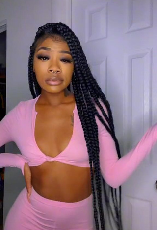 3. Sexy Essieebaee Shows Cleavage in Pink Crop Top