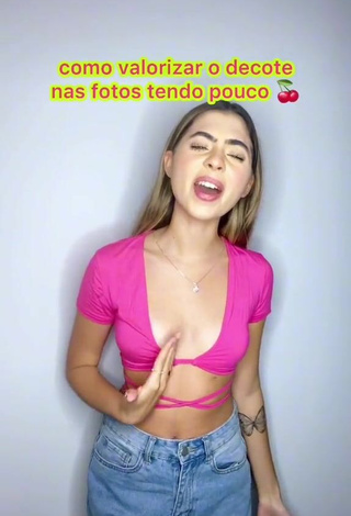 1. Desirable Eve Cardoso Shows Cleavage in Pink Crop Top