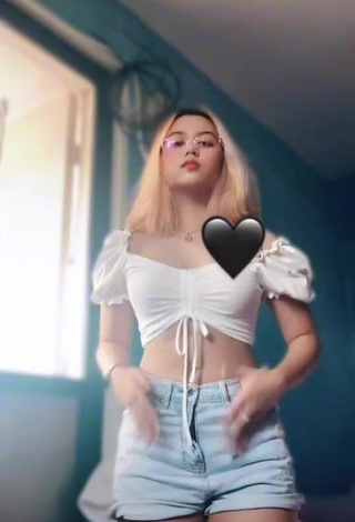 1. Sexy Francillepoopsxz Shows Cleavage in White Crop Top