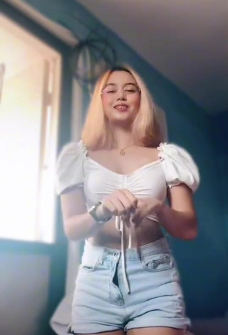 4. Sexy Francillepoopsxz Shows Cleavage in White Crop Top