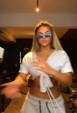 1. Erotic Gabily Shows Cleavage in White Crop Top