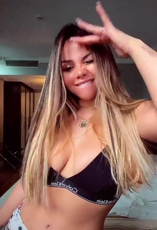 1. Sexy Gabily Shows Cleavage in Black Sport Bra