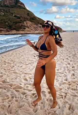 1. Sexy Gabily Shows Butt at the Beach while Twerking and Bouncing Boobs