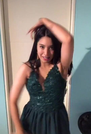 1. Hot Gianella Clavijo Shows Cleavage in Green Dress