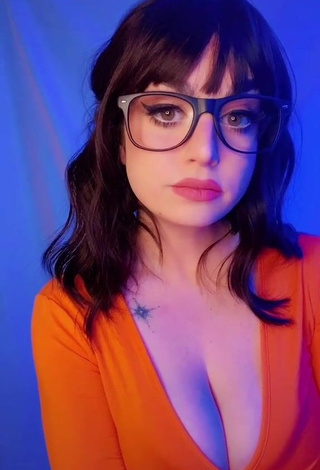 Hauntedhostess Demonstrates Cute Cleavage