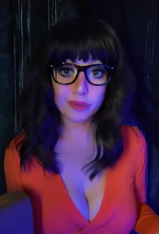 Hauntedhostess Demonstrates Amazing Cleavage and Bouncing Tits