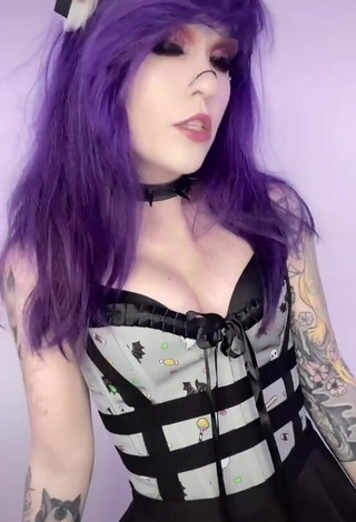 Erotic Holofox Shows Cleavage in Dress