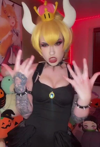 Desirable Holofox Shows Cleavage in Black Bodysuit