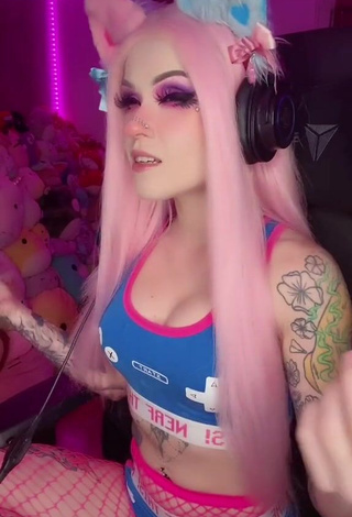 3. Sexy Holofox Shows Cleavage in Sport Bra