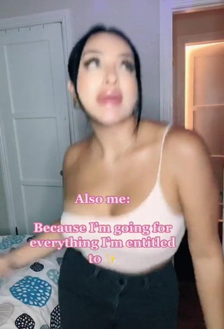 3. Sexy Alma Ramirez Shows Cleavage in Black Crop Top and Bouncing Big Tits