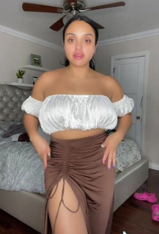 Amazing Alma Ramirez Shows Cleavage in Hot Crop Top