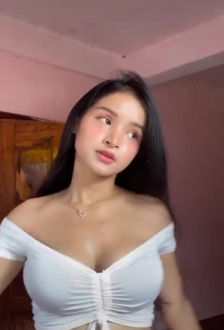 1. Sweetie Rita Gaviola Shows Cleavage in White Crop Top and Bouncing Boobs