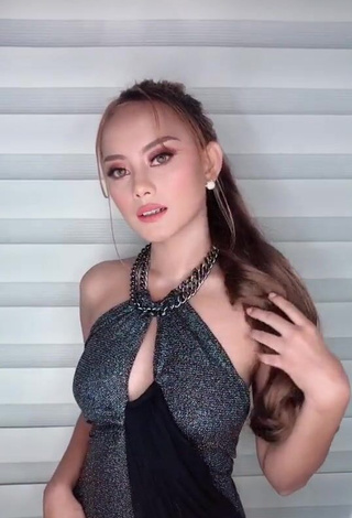 4. Hot Rita Gaviola Shows Cleavage in Dress