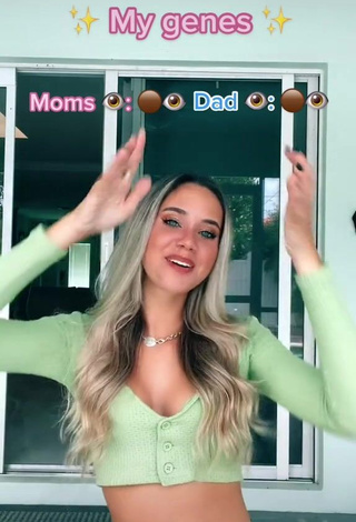 4. Sexy Jada Jenkins Shows Cleavage in Green Crop Top