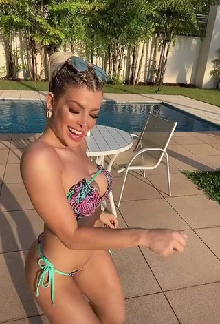 3. Attractive Jaquelline Shows Butt and Bouncing Tits (Side Boob)