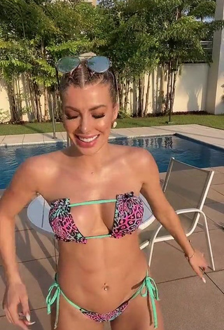 Sweetie Jaquelline Shows Cleavage in Leopard Bikini and Bouncing Boobs (Side Boob)