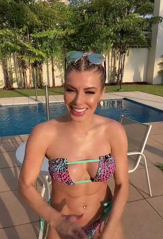 3. Sweetie Jaquelline Shows Cleavage in Leopard Bikini and Bouncing Boobs (Side Boob)