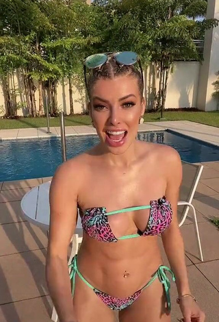 4. Sweetie Jaquelline Shows Cleavage in Leopard Bikini and Bouncing Boobs (Side Boob)