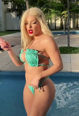 3. Jaquelline Shows her Cute Butt at the Pool (Side Boob)