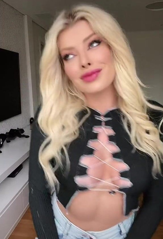 3. Pretty Jaquelline Shows Cleavage in Black Crop Top and Bouncing Boobs